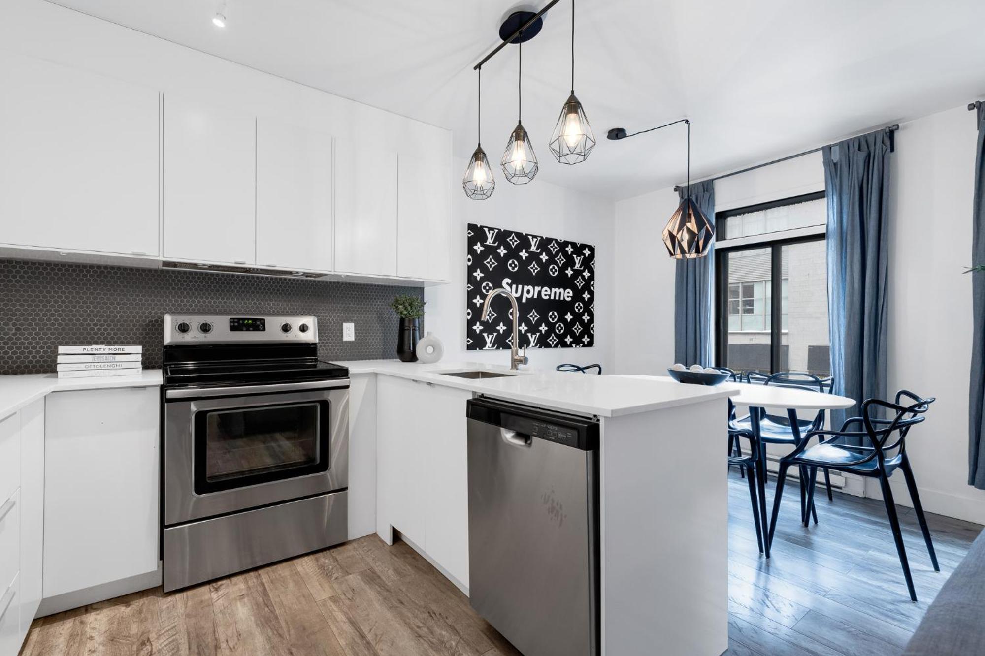 Liv Mtl Urban Aparthotel มอนทรีอัล ภายนอก รูปภาพ